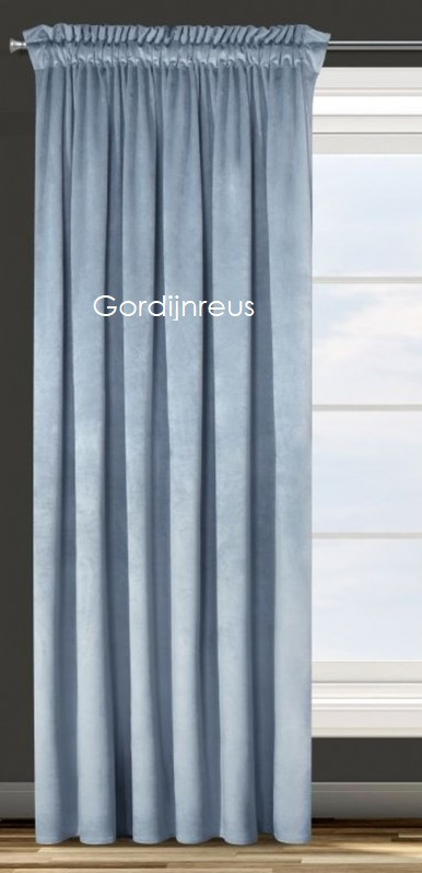 VELOURS GORDIJN MET PLOOIBAND BELLA LICHTBLAUW 135x270 cm