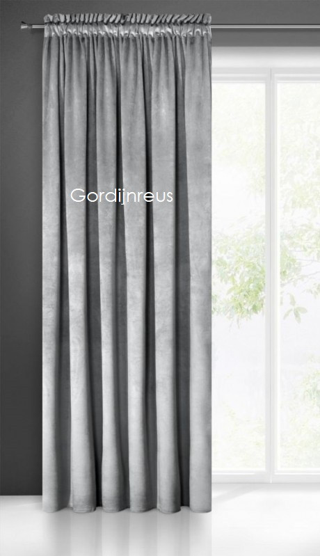 VELOURS GORDIJN MET PLOOIBAND BELLA LICHTGRIJS 140x270 cm